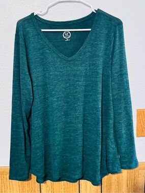 Maurices 24/7 Women size XL V-Neck Long Sleeve Top